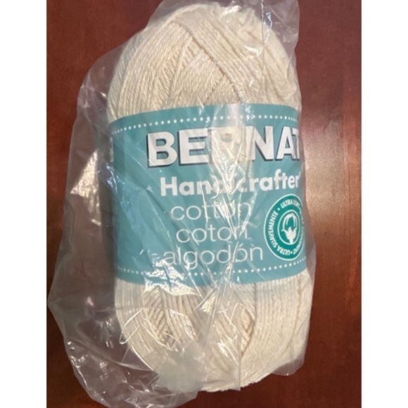 Off white yarn (Left over) - Picture 1 of 5